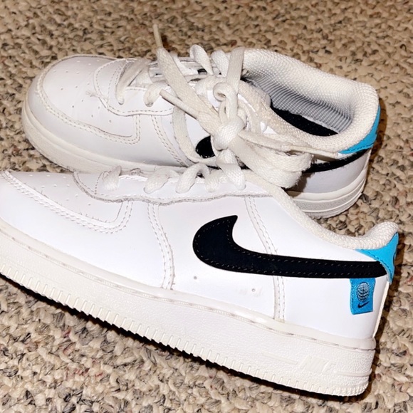 Air Force 1 - Picture 1 of 4